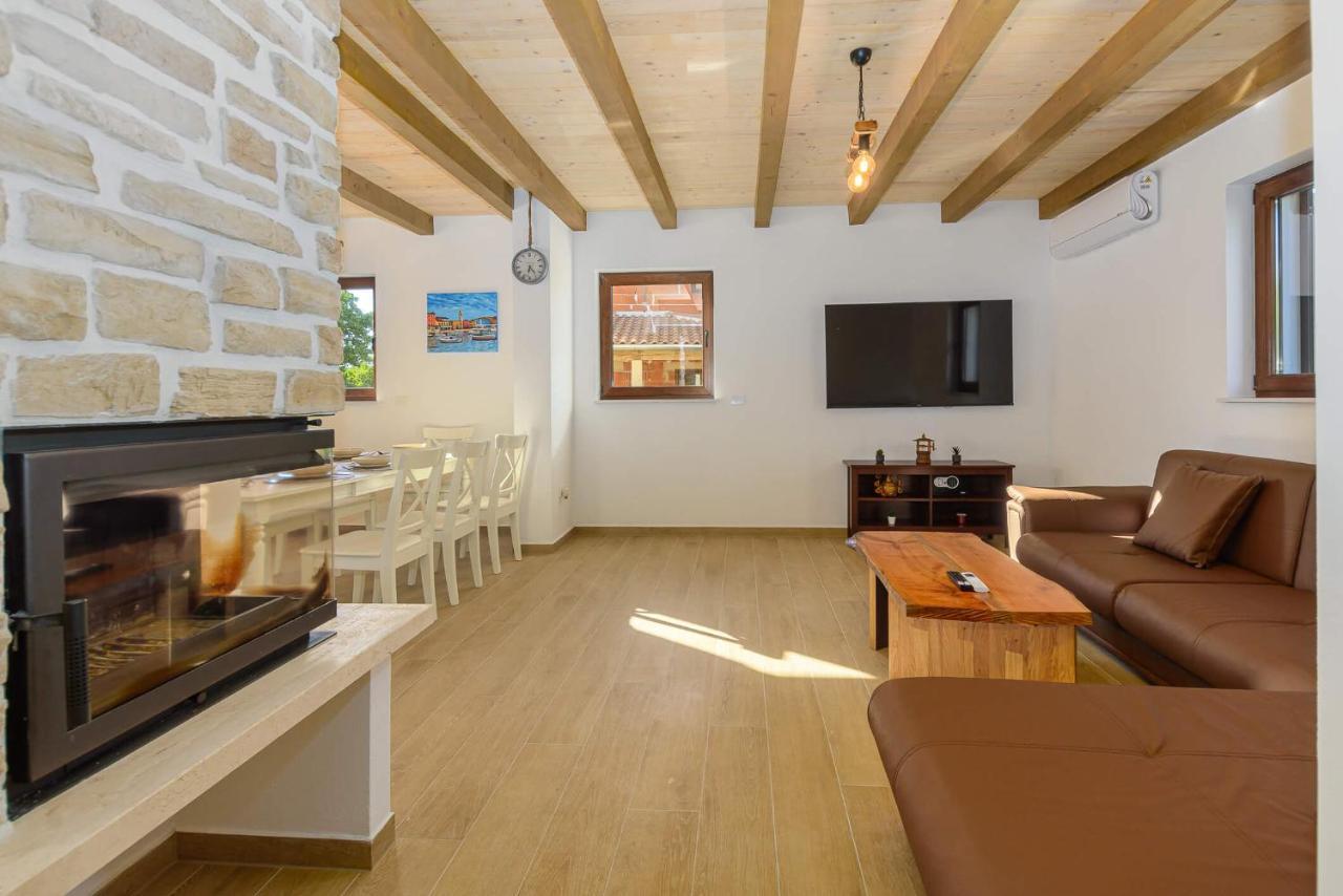 Villa David - Luxurious Secluded Villa With A Heated Pool Butkovići Exterior foto